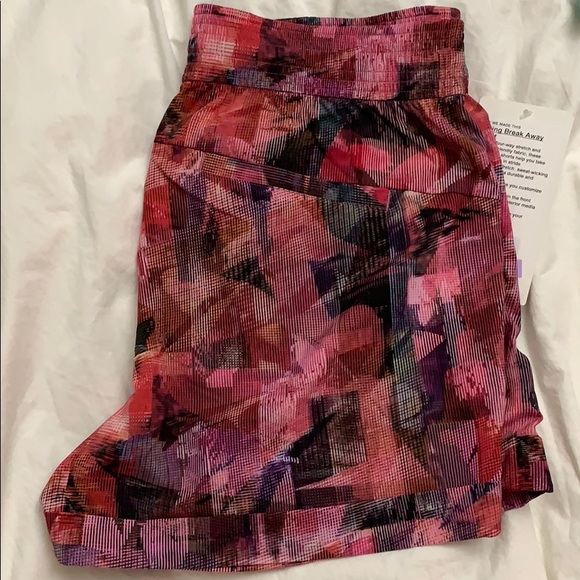 Lululemon Spring Break Away Short NWT Size 6 UNZU - Picture 7 of 7